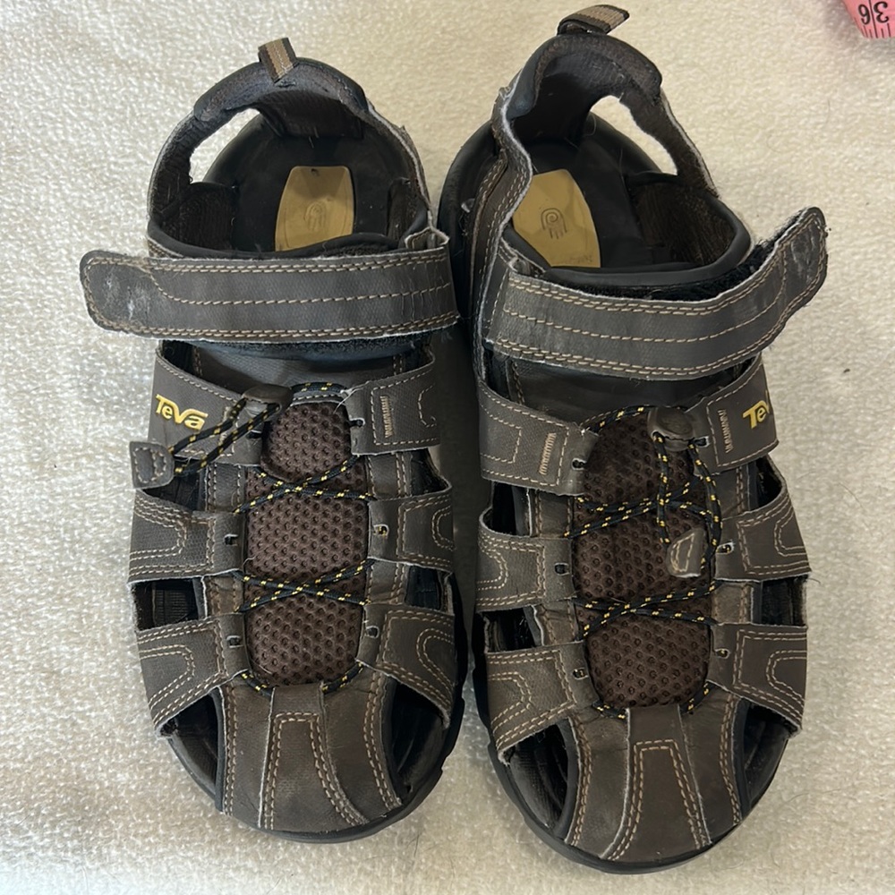 Teva Men’s Forebay Fisherman’s Hiking‎ Brown Sandals. Size 9